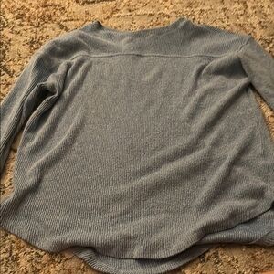 Gray Crew Neck Sweater with Long Sleeves